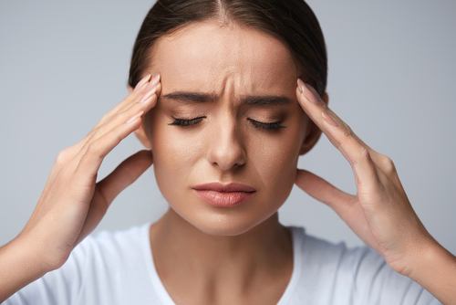 Şiddetli baş ağrısı, migren hastalarının işlerini yapmasını zorlaştırabilir. (Migren Hakkında)